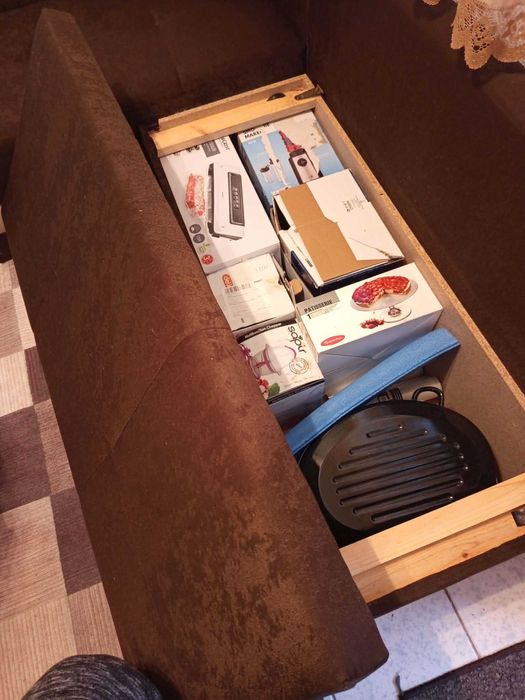 Кухненски ъглов диван, функция спане, почти неизползван, без забележки