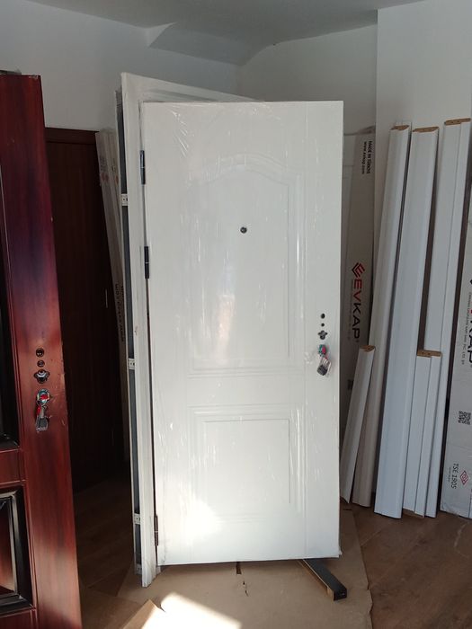 Метални врати .нови  205/90 на склад 140 евро ,възможностза доставка