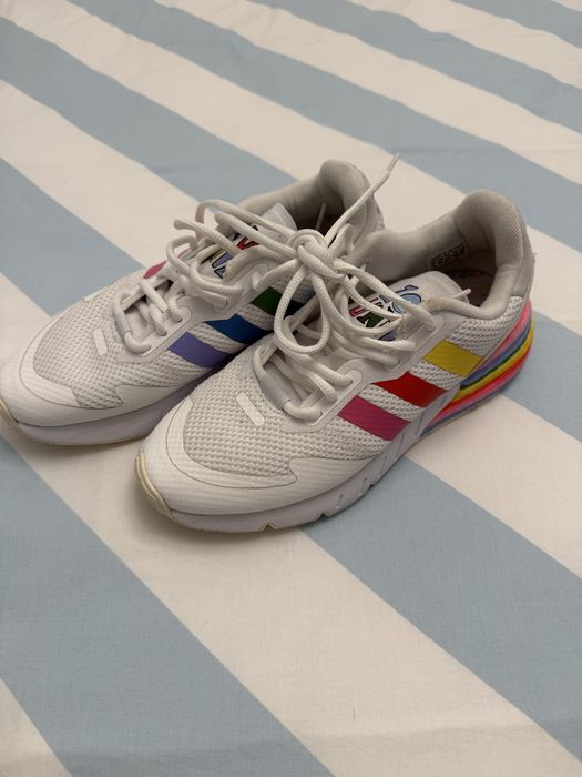 Adidas Love Unites бели кецове с дъга – размер 37