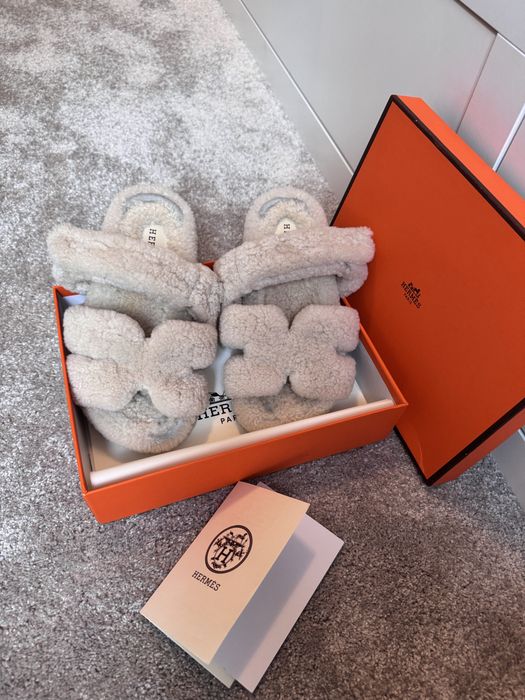Дамски чехли Hermes / Кецове Balenciaga