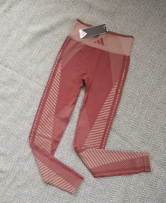 Adidas red спортен дамски клин XS
