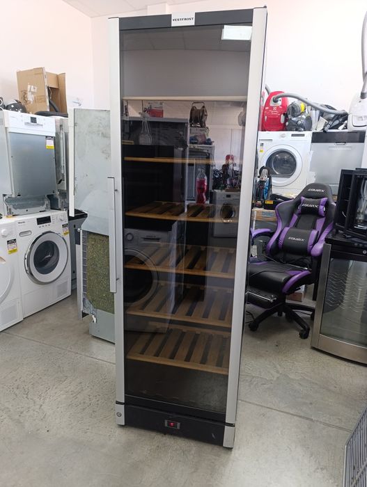 Хладилна витрина за вино Vestfrost