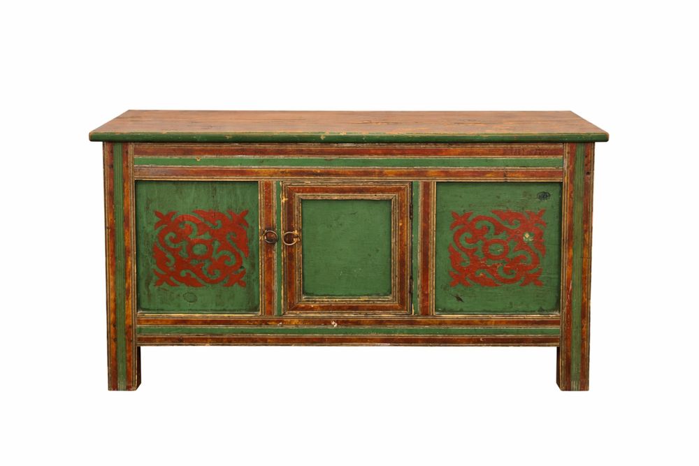 Продается комод (жүк аяқ)