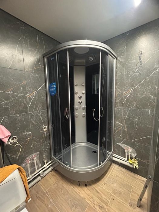 Установка душевых кабин