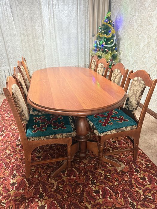 Продаётся стол со стульями (8 шт.)