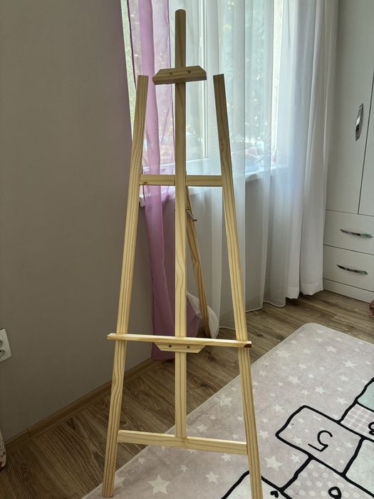 Дървен статив под наем