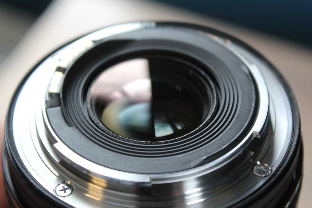 Обектив Canon EF 16-35mm f/4 L IS USM