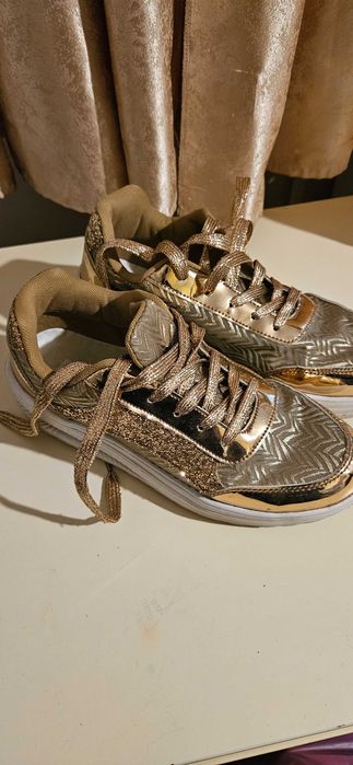 Adidasi primavara-vara marimea 38