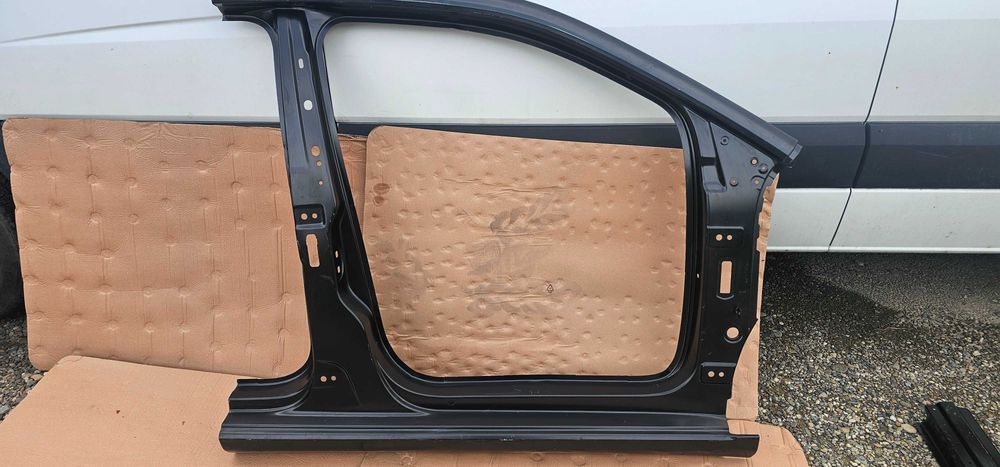 Prag dreapta cu Stalp A+ B Vw Golf 8 2020 / 2021 / 2022 2023