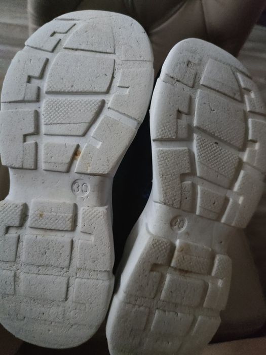 Продам кроссовки на мальчика