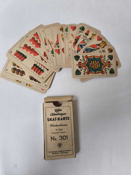 Продавам две тестета карти Altenburger Скат карти