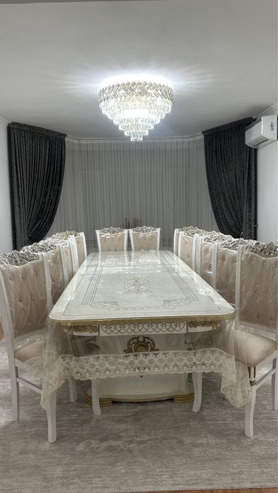 Стол со стульями