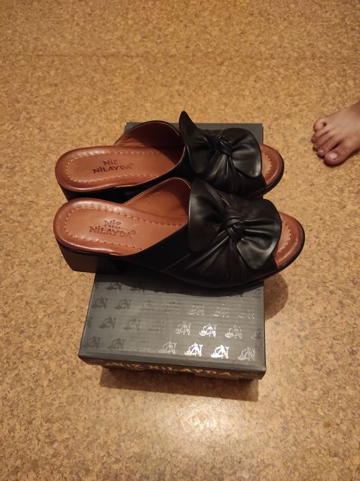 Обувь   продам   один  раз  одела