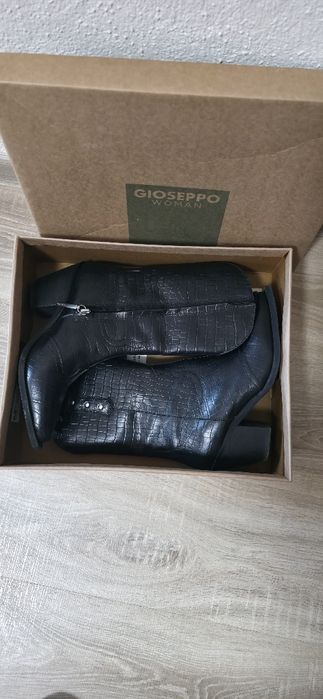 Ботуши 39ти номер