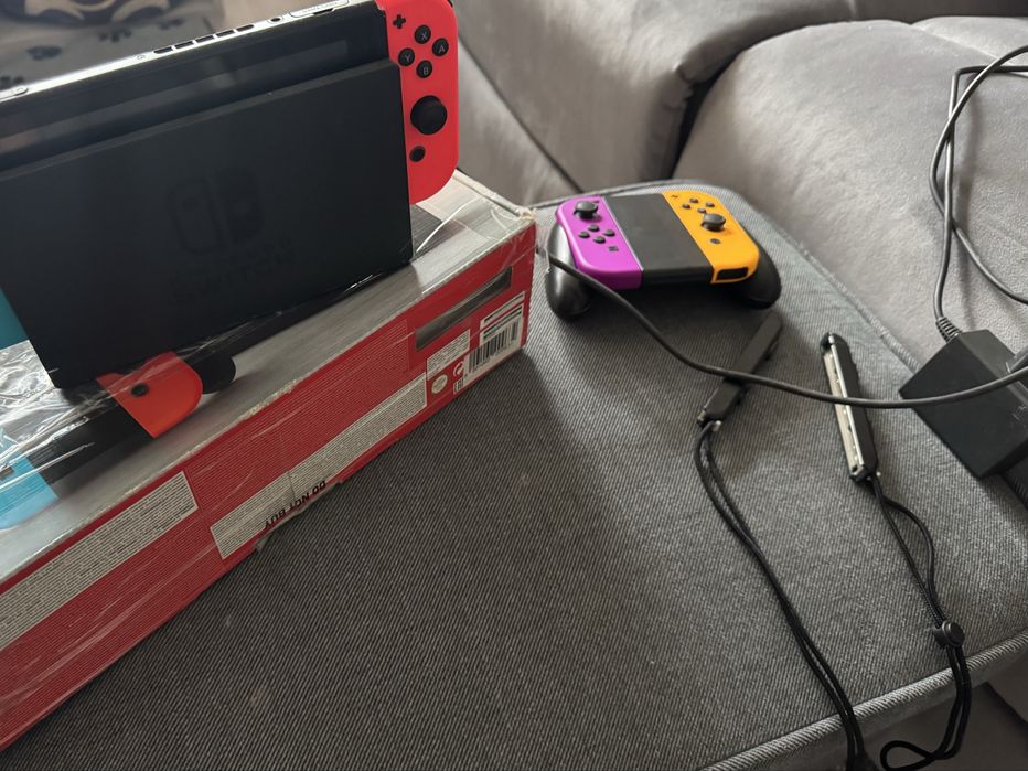 Consola gaming nintendo switch , modat cu 50 jocuri , pachet full