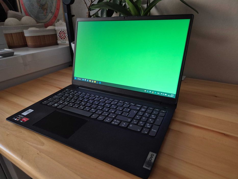 Lenovo V15 G4 (16GB DDR5, Ryzen 5, 512GB NVMe) - Перфектен, в гаранция