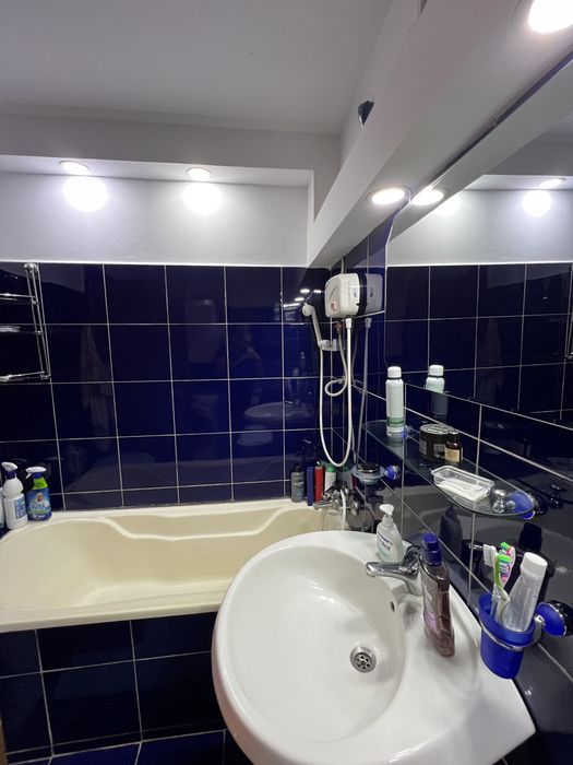 Închiriez apartament 2 camere, decomandat, centrala, aer condiționat