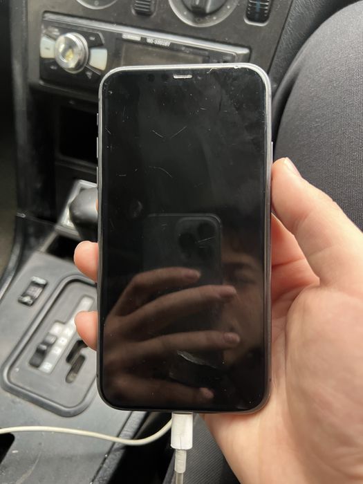 iPhone 11 в хорошем состоянии