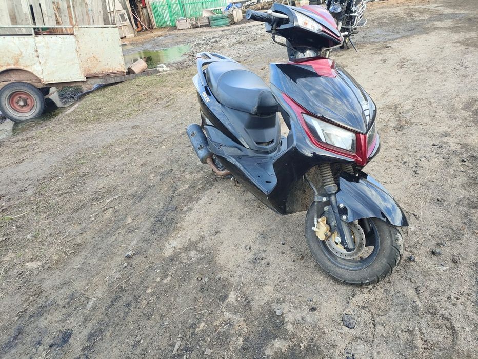 Продам скутер новый