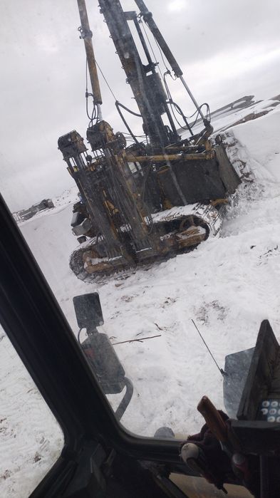 Бурение лунок под сваи