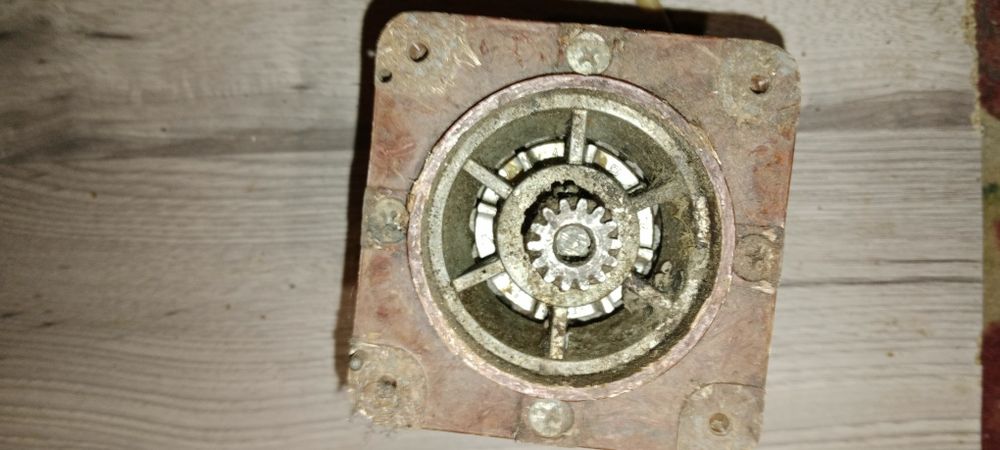 Электр мотор промышленный работает