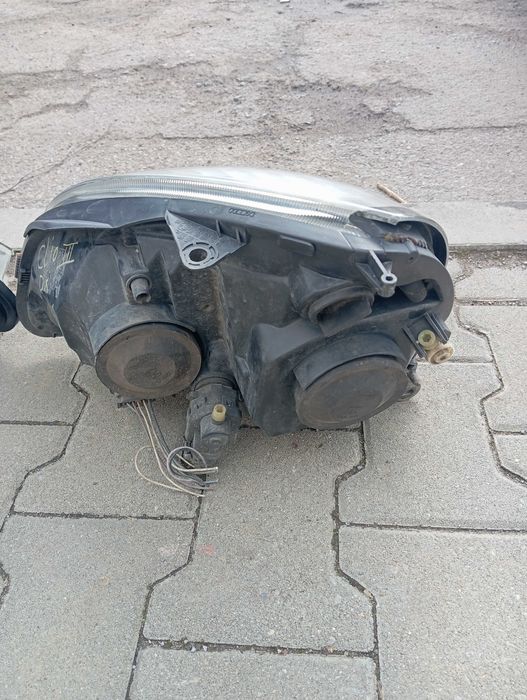 Продавам фарове за Рено Клио 2 2001г