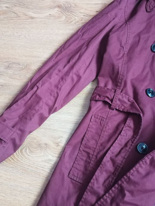 Trench vișiniu cu toate accesoriile