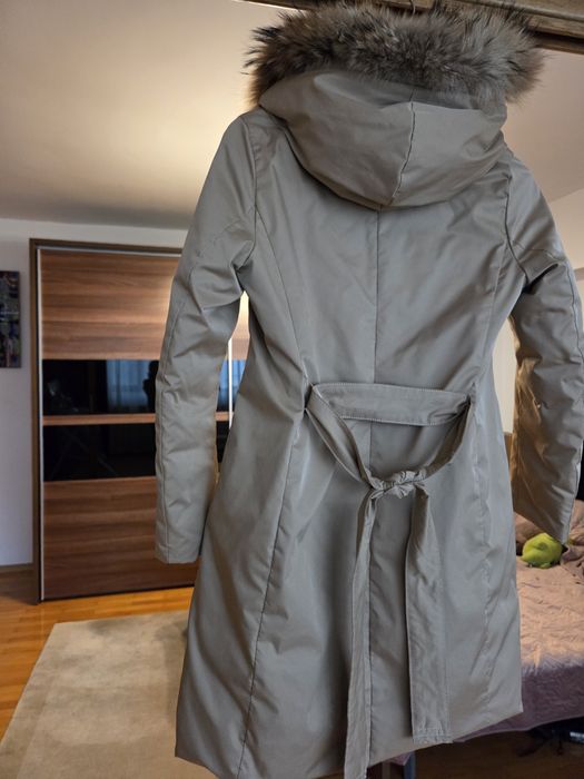 Geaca impermeabila, cu puf, 2 fețe, guler din blana naturala, XS.