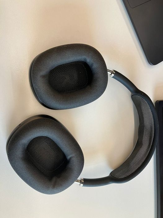 AirPods Max первое поколение