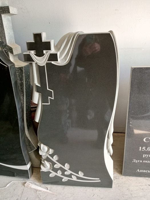 Памятники,Ескерткiштер