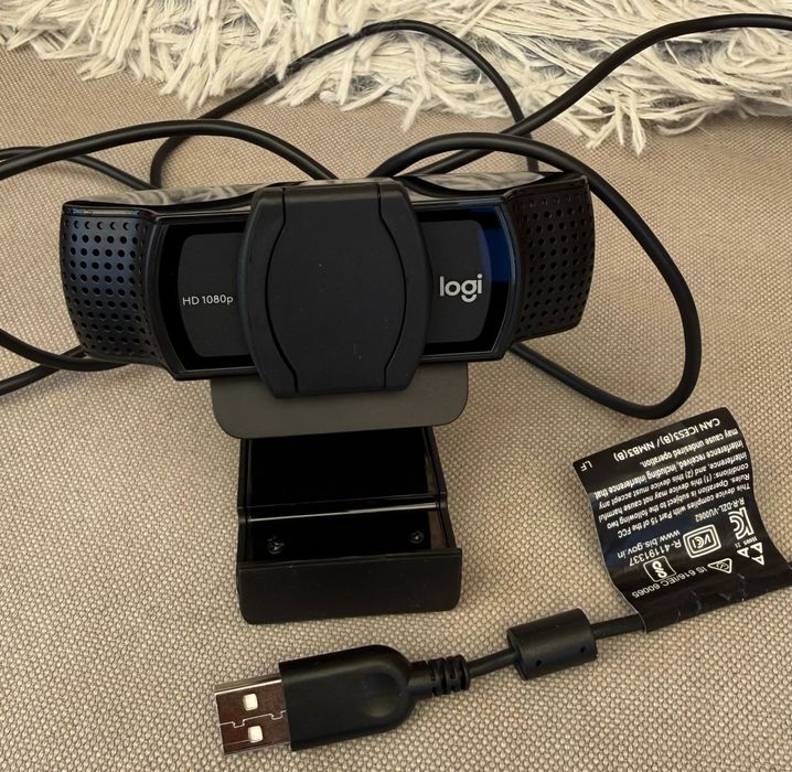 Продавам уеб камера Logitech C920s HD PRO
