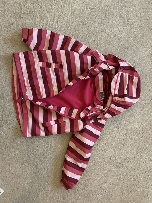 Luvrare gratuita / Geaca vatuita impermeabila fete marime 110-116