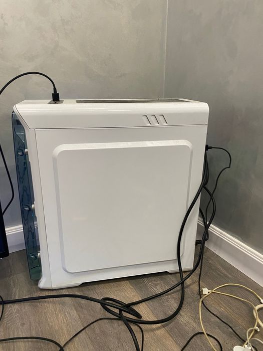 ПК игровой с наушниками