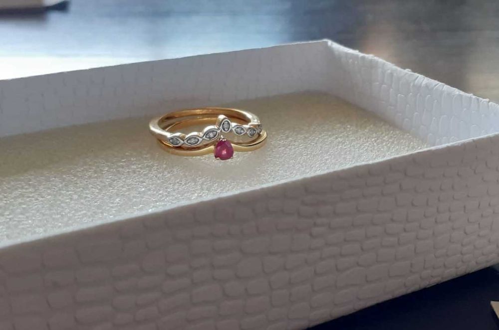 Set din argint cu rubin si diamant