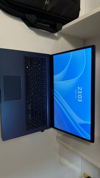 Kompyuter Asus sotiladi