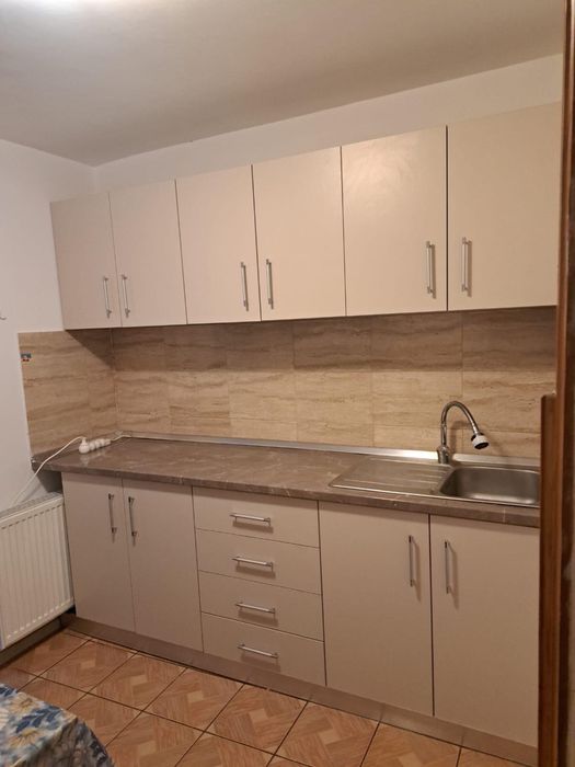 Inchiriez apartament 2 camere decomandat