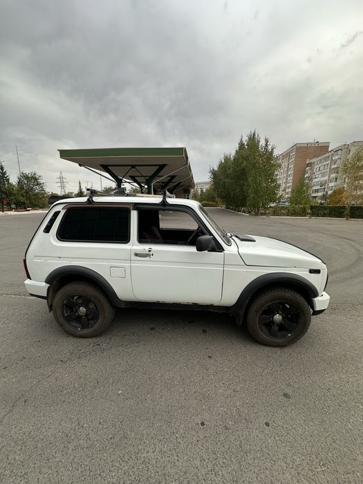 Продам ниву 2121