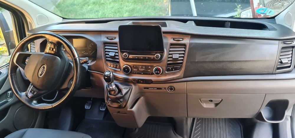 Închiriez microbuz Ford Transit 8+1 de la 300 lei/zi