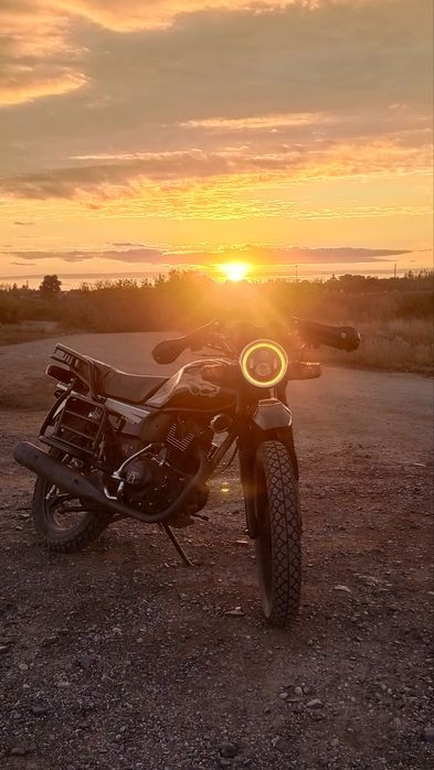Мотоцикл GSX200.