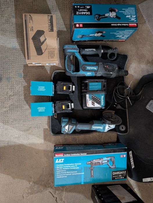 Set de scule Makita cu acumulator
