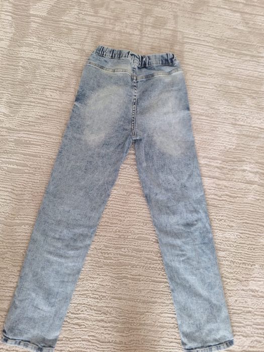 Продам детские джинсы