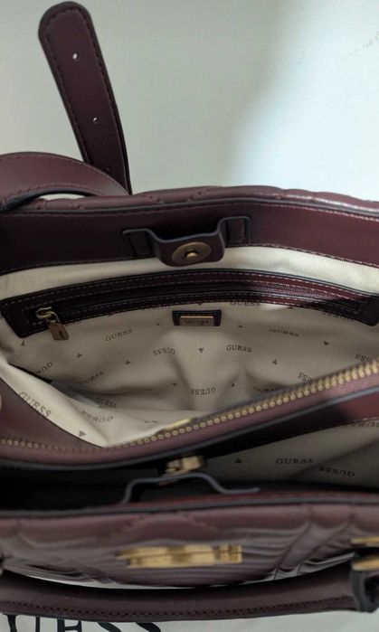 Дамска чанта Guess