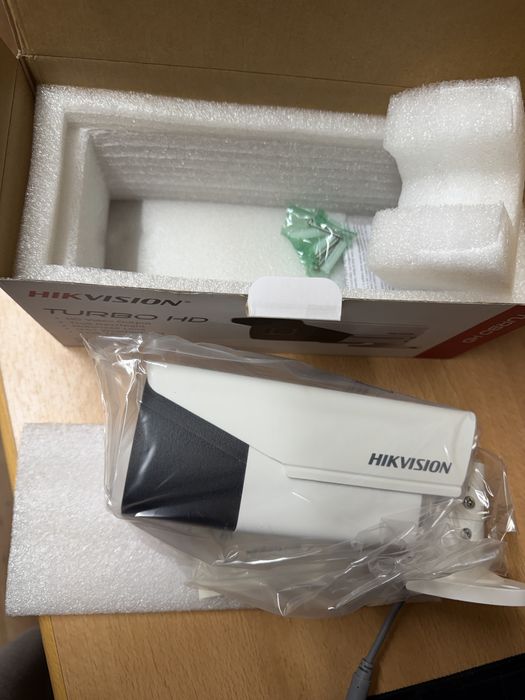 Camera exterior Hikvision 5 MP, IR 80 m, 2.7 - 13.5 mm, motorizat, nou