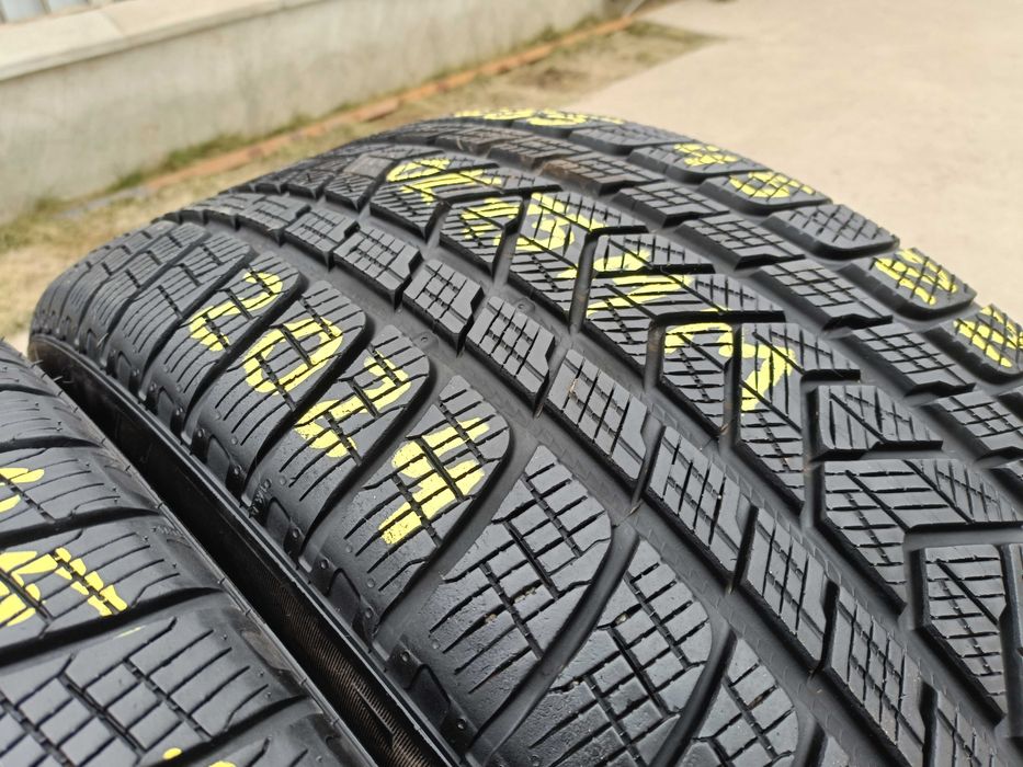 Doua anvelope iarna 285 45 22 pirelli scorpion winter 7,5 mm 2024