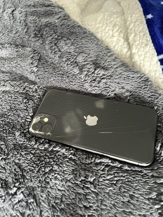 TeIefon phone 11 Negru pentru piese / reparat .
