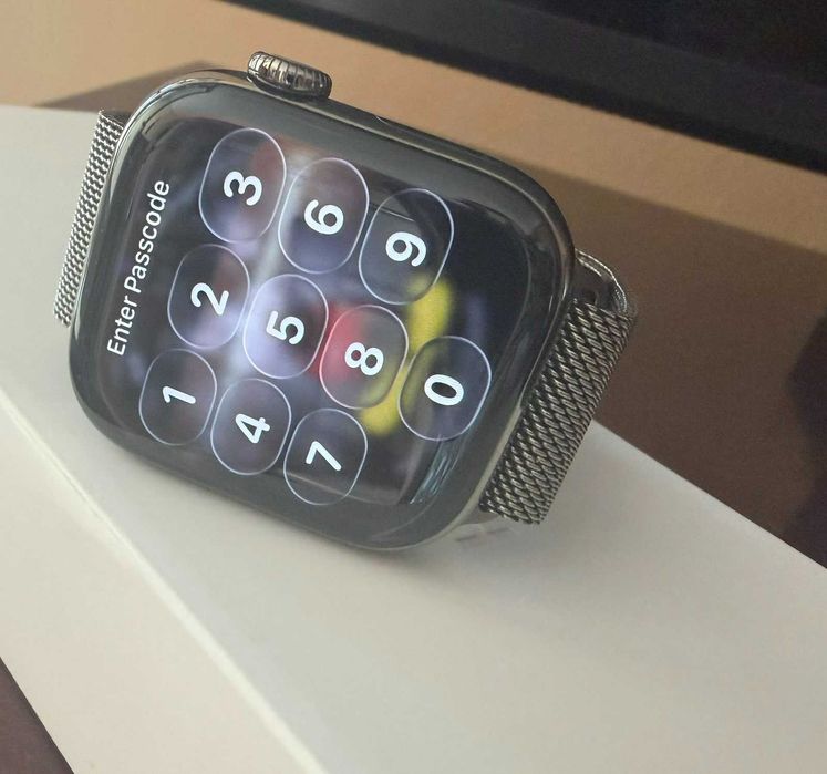 Apple Watch Series 11 Natural Titanium 42 mm GPS + Cellular – 99% Battery Health