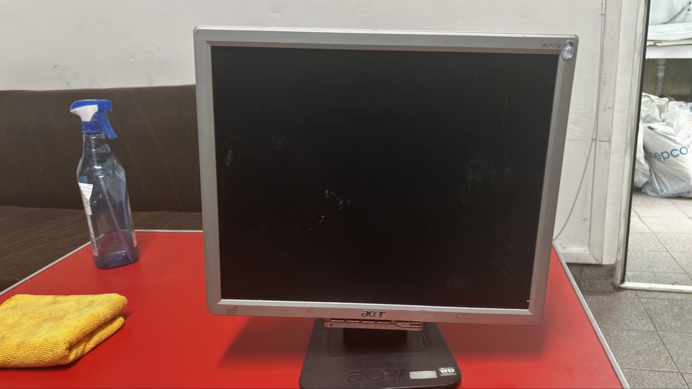 Продавам Монитори