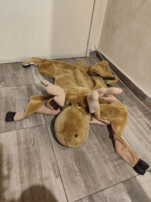 Мил, гальовен, благороден елен - килимче.