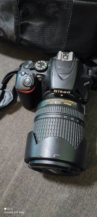 Продавам Nikon D3500 с китов 18-55 и 18-140 обективи