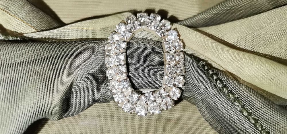 щипка за захващане на шал или за ревер